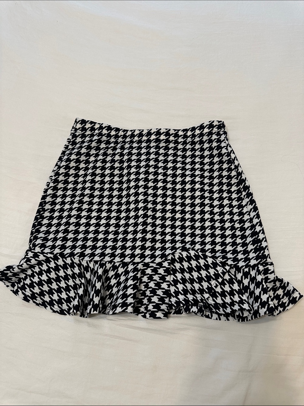 SHEIN Black & White Houndstooth Ruffle Mini Skirt